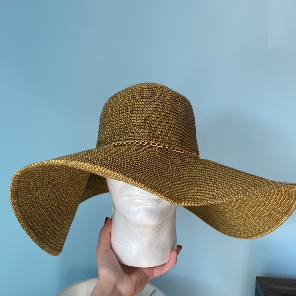 Jennifer Lopez Gold Sparkly Large Floppy Summer Vacation Sun Hat With Gold Chain